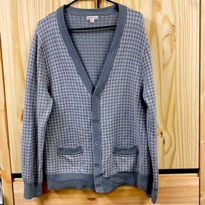 Menora women’s V neck Cardigan. Gray Houndstooth